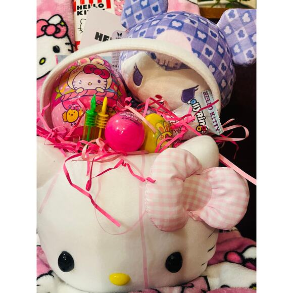 Hello kitty plush bucket with 50 x 70 adorable playful throw ,HK chalk and book - Picture 7 of 7